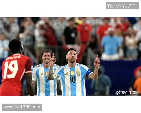 阿根廷足球明星欢庆胜利时刻展现团结与激情
